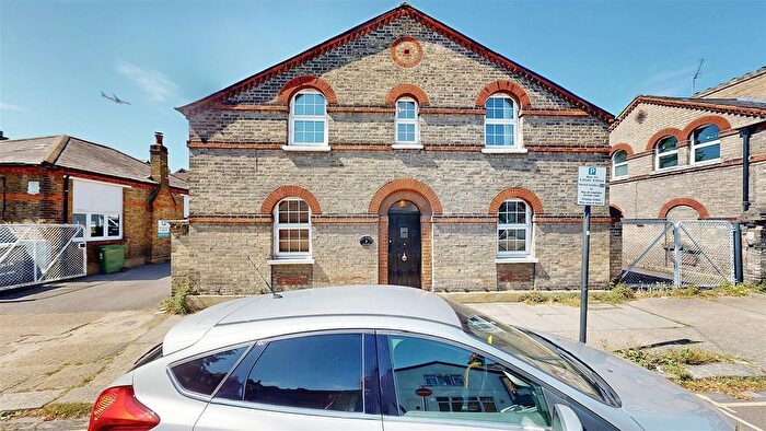 2 Bedroom Detached House For Sale In Thornbury Road, Isleworth, TW7