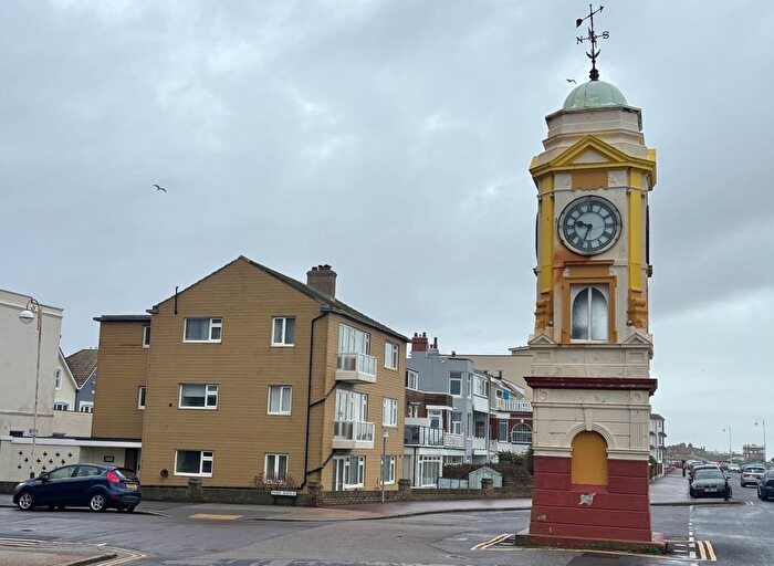 2 Bedroom Flat For Sale In Park Avenue, Bexhill On Sea, TN39