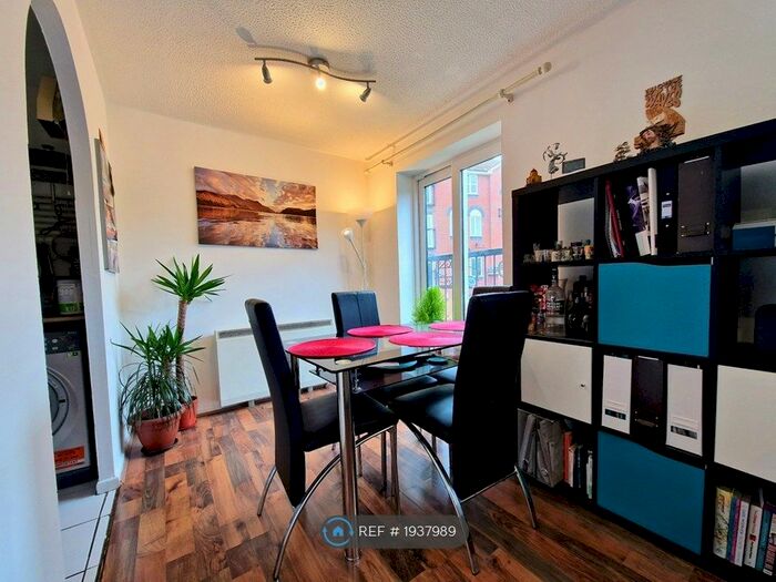 2 Bedroom Flat To Rent In Sherborne Street, Manchester, M8