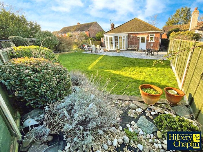 2 Bedroom Bungalow For Sale In Roseberry Gardens, Upminster, RM14