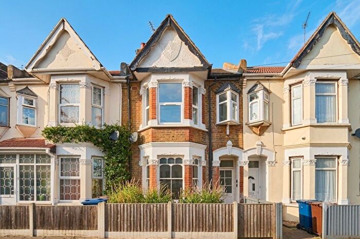 2 Bedroom Flat To Rent In Townsend Road, Southall, UB1