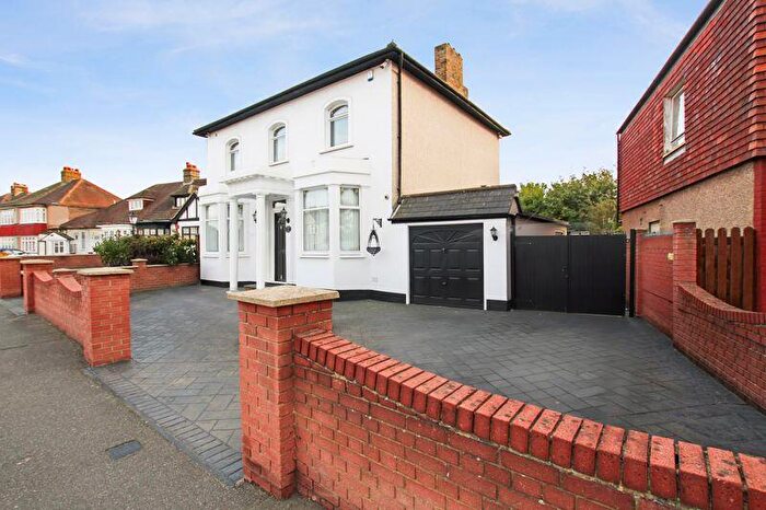 4 Bedroom Detached House For Sale In Belmont Road, Erith/Bexleyheath Borders, DA8