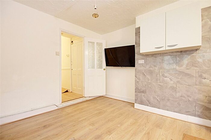2 Bedroom Flat To Rent In Fotheringham Road, Enfield, EN1