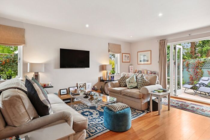 4 Bedroom Detached House For Sale In Picton Court, Highview Road, London, W13