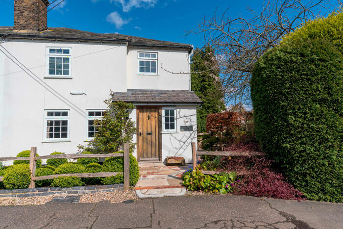 2 Bedroom Cottage For Sale In Coxtie Green Road, Brentwood, CM14