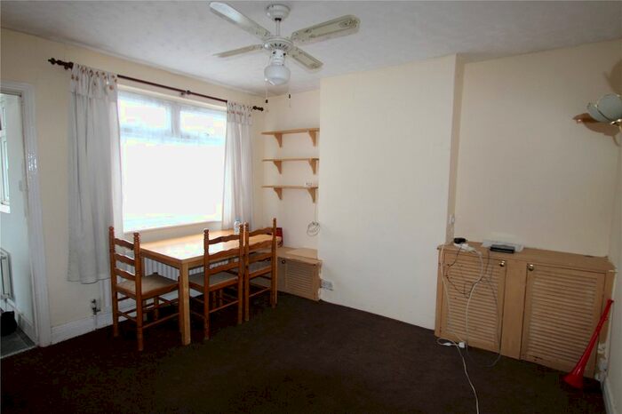 2 Bedroom Flat To Rent In Everton Drive, Stanmore HA7