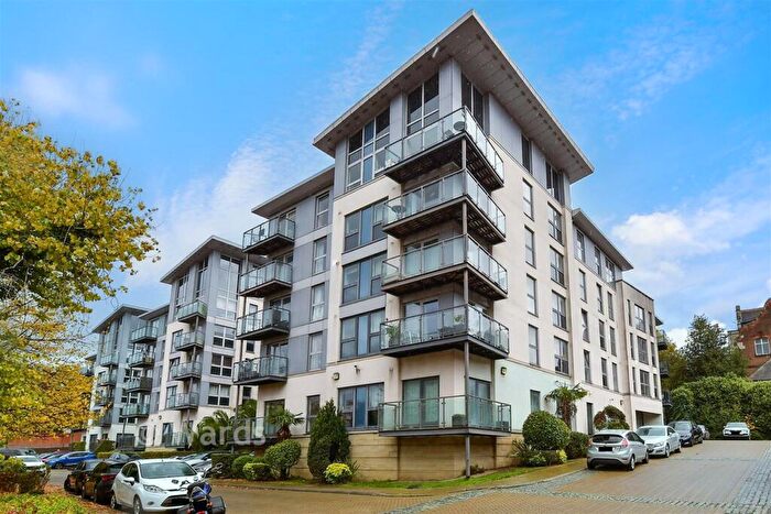 2 Bedroom Flat For Sale In McKenzie Court, Maidstone, Kent, ME14