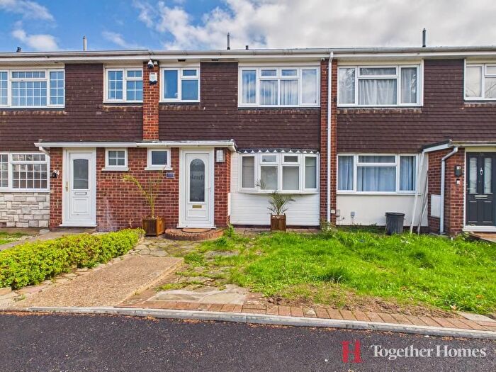 3 Bedroom Property For Sale In Crownmead Way, Romford, RM7