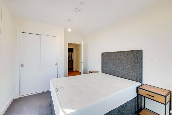 2 Bedroom Apartment To Rent In Green Street, London, NW10