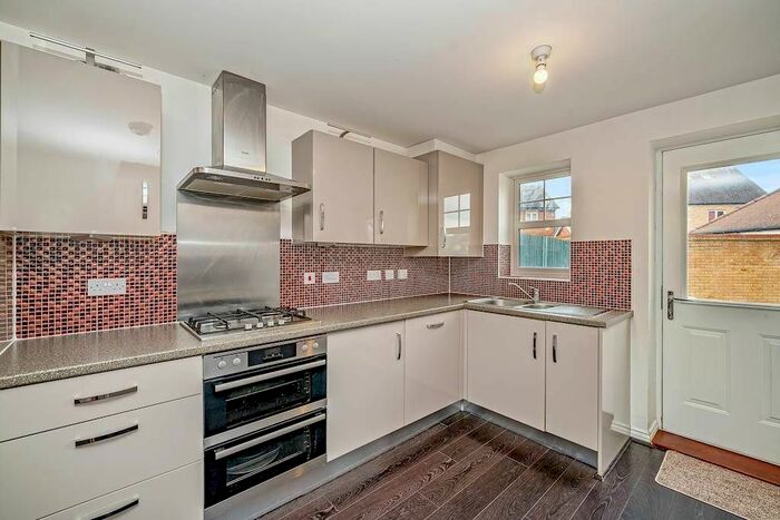 5 Bedroom Semi-Detached House To Rent In Tyson Road, Aylesbury, HP18