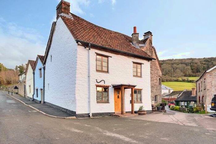 4 Bedroom Property For Sale In Brockweir, Chepstow, Gloucestershire, NP16