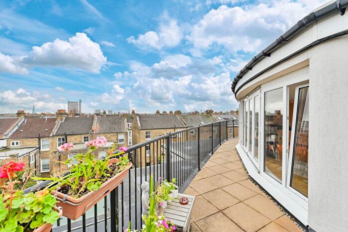 2 Bedroom Flat For Sale In Nexus Court, Queen's Park, London, NW6