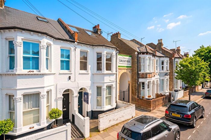 2 Bedroom Flat For Sale In Stephendale Road, Fulham, SW6
