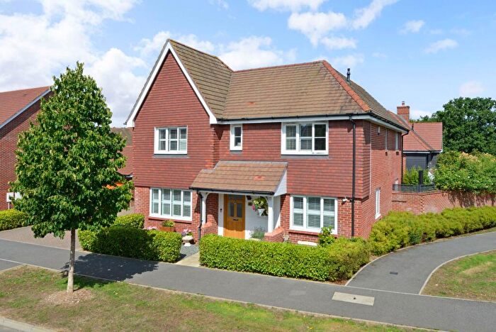 4 Bedroom Detached House For Sale In Longhurst Avenue, Cranleigh, GU6