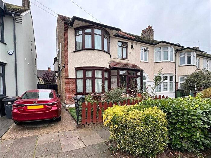 5 Bedroom End Of Terrace House For Sale In Sherwood Gardens, Barking, IG11