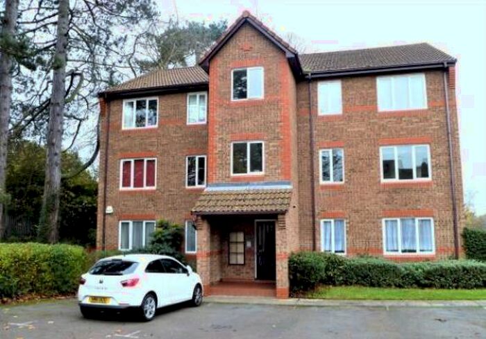 2 Bedroom Apartment To Rent In Nutfield Court, Southampton, SO16