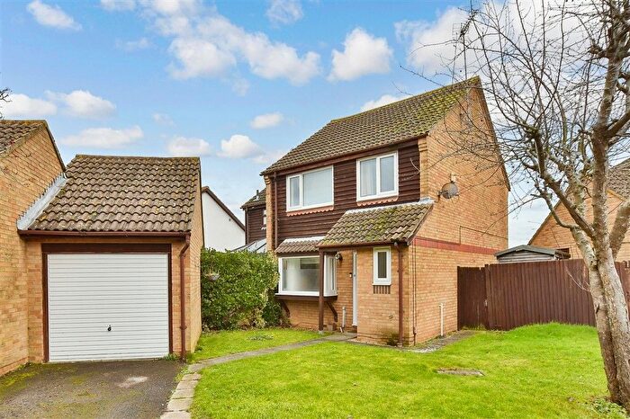 3 Bedroom Semi Detached House For Sale In Edyngham Close, Kemsley, Sittingbourne, Kent, ME10