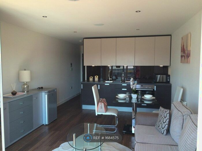 Studio To Rent In East Drive, London, NW9