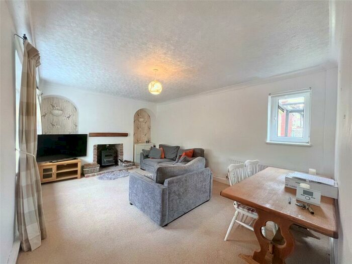 2 Bedroom End Of Terrace House To Rent In Oakwood Gardens, Lobley Hill, Gateshead, NE11