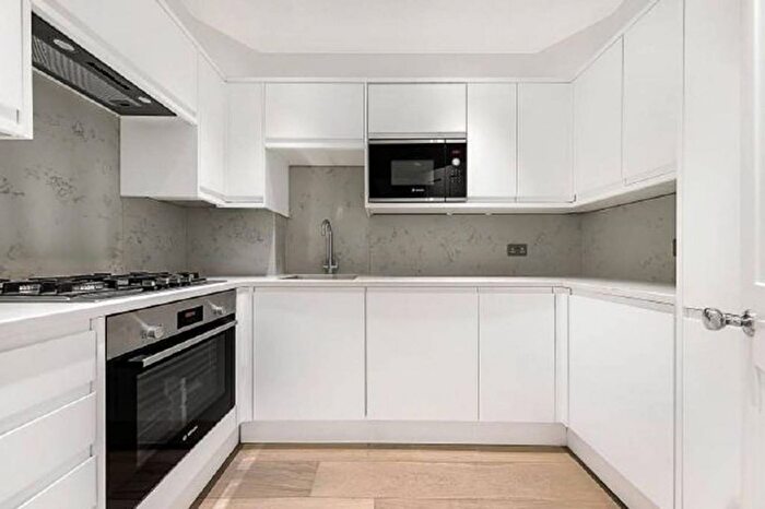 2 Bedroom Flat To Rent In St Georges Square, Pimlico, London, SW1V