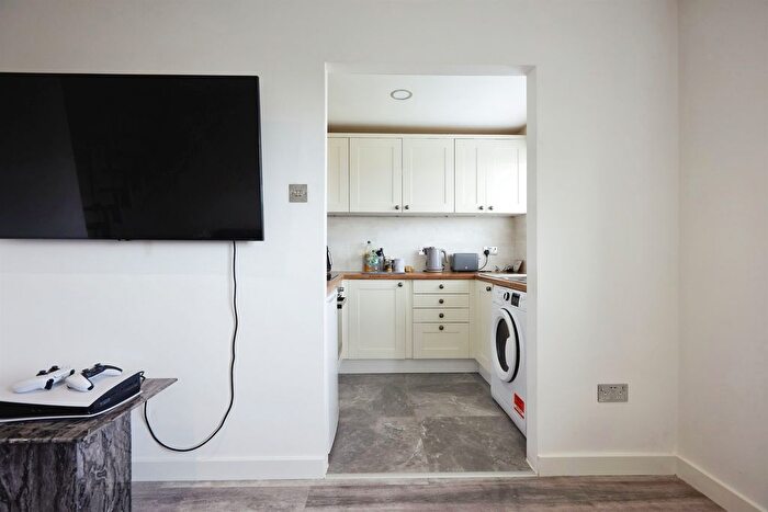 1 Bedroom Flat For Sale In Blackmore Road, Shaftesbury, SP7