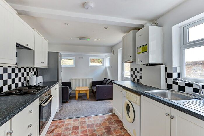 5 Bedroom Semi-Detached House To Rent In Upper Hollingdean Road, Brighton, BN1