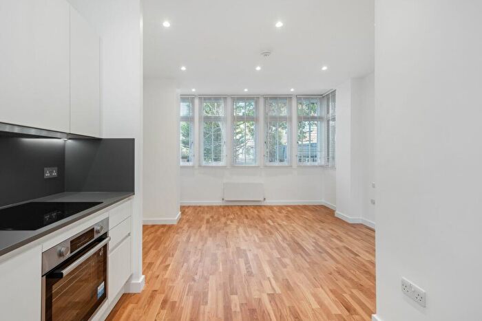 Flat To Rent In Flat Canfield Gardens, NW6