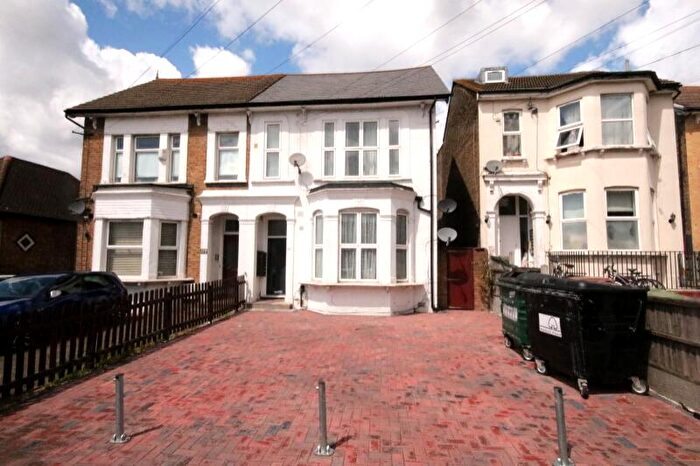Studio To Rent In Hainault Road (), London, E11
