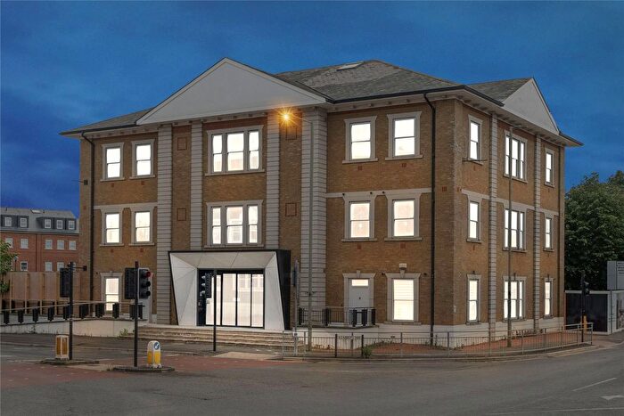 2 Bedroom Flat For Sale In Chertsey, Surrey, KT16
