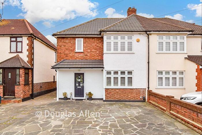 3 Bedroom Semi Detached House For Sale In South End Road, Hornchurch, Essex, RM12
