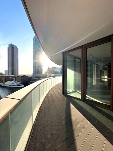 2 Bedroom Flat For Sale In Park Drive, London, E14