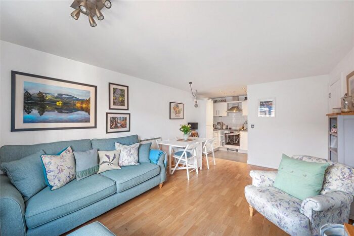 1 Bedroom Flat To Rent In Garratt Lane, London, SW18