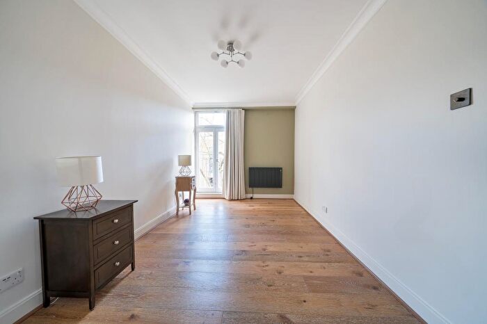 2 Bedroom Apartment To Rent In Marlborough Hill, London, NW8