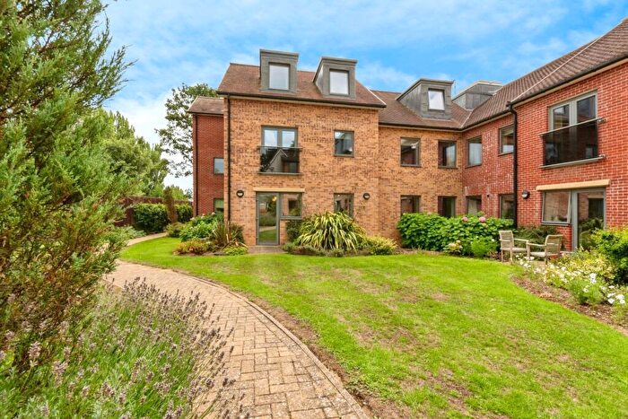 2 Bedroom Retirement Property For Sale In Wellingborough Road, Northampton, NN3