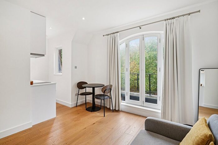 Studio To Rent In New Kings Road, London, SW6