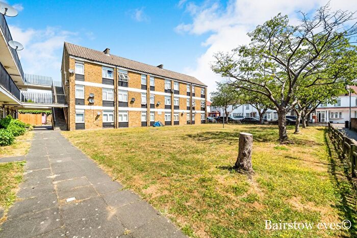 1 Bedroom Flat To Rent In Florence Root House, Ilford, IG4