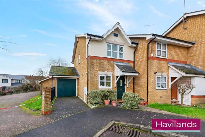 2 Bedroom End Of Terrace House For Sale In Bayliss Close, London, N21