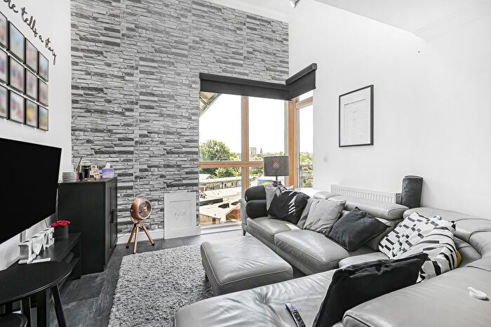 2 Bedroom Property To Rent In Leslie Park Road, Croydon, Surrey, CR0