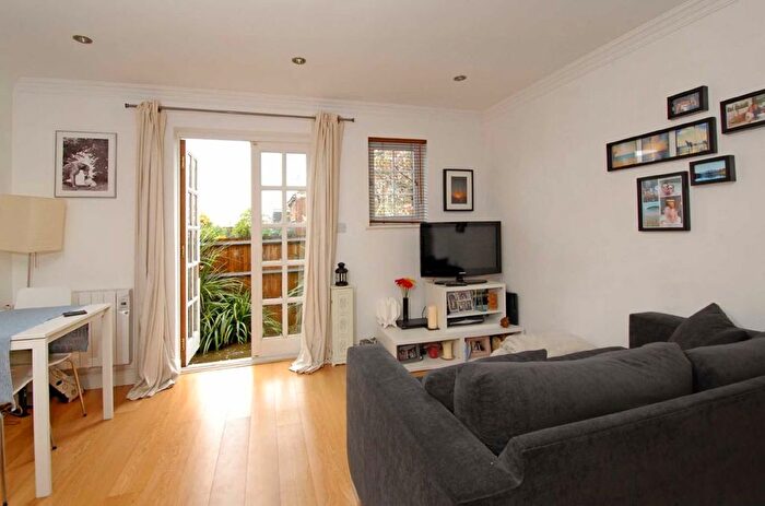 1 Bedroom Terraced House To Rent In St. Peter's Close, Tooting, SW17