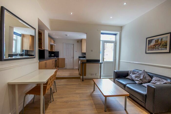 3 Bedroom Flat To Rent In Bayswater Road, Jesmond, Newcastle Upon Tyne, NE2