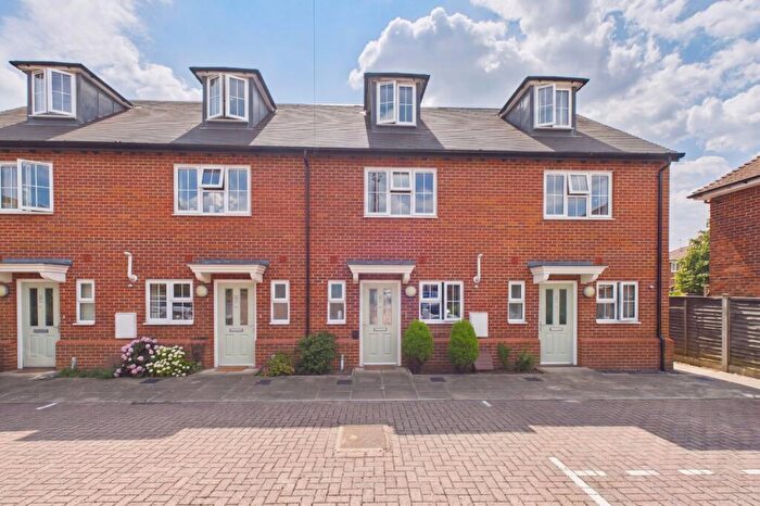 3 Bedroom Terraced House For Sale In Reading Road, Farnborough, Hampshire, GU14