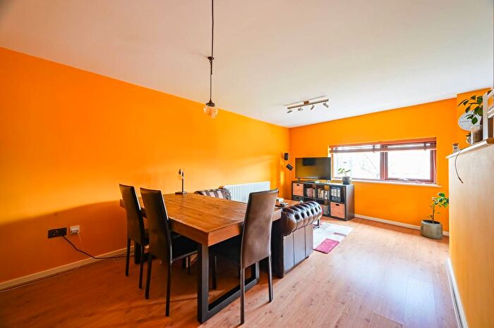 1 Bedroom Flat For Sale In Eden Way, Bow, London, E3