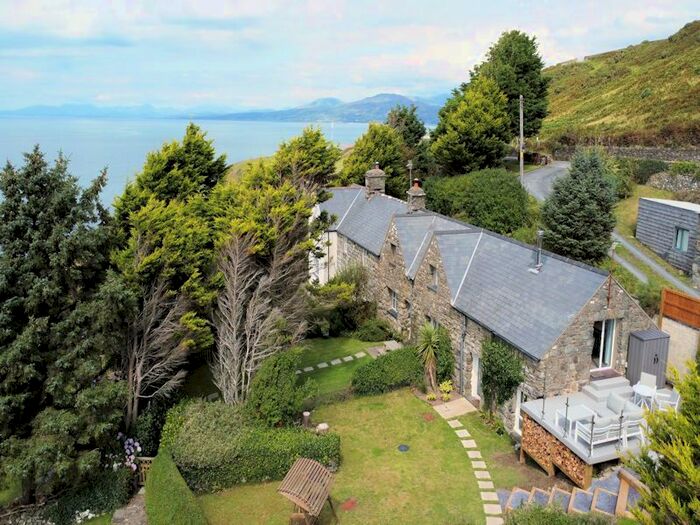 2 Bedroom Cottage For Sale In Llwyngwril, LL37