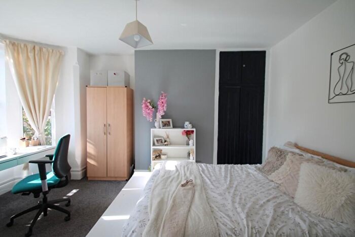 3 Bedroom Semi-Detached House To Rent In Burford Road, Nottingham, NG7