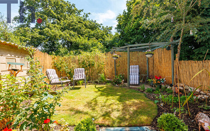 2 Bedroom Maisonette For Sale In Newport, Isle Of Wight, PO30