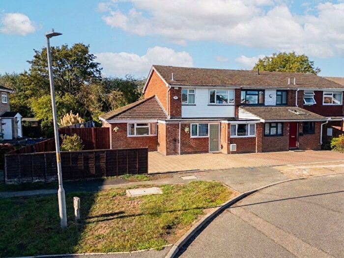 4 Bedroom End Of Terrace House For Sale In Pemberton Close, Aylesbury, HP21