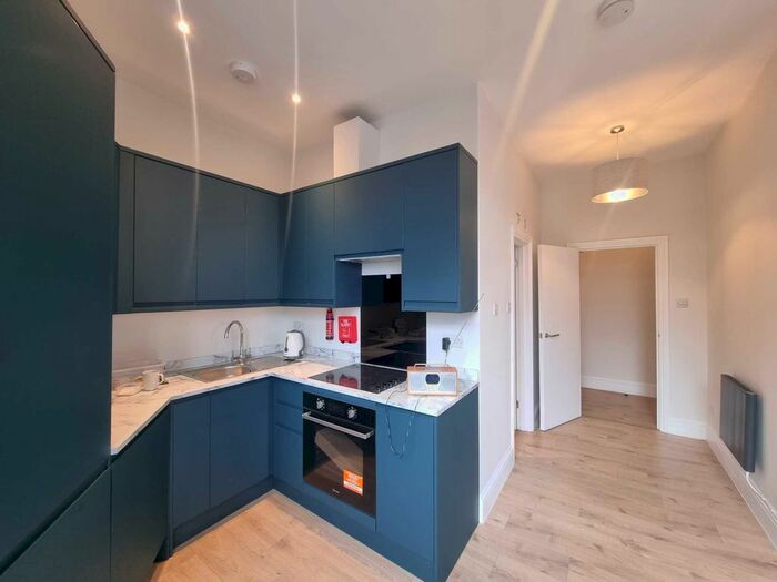 1 Bedroom Flat To Rent In Station Road, Winchmore Hill, N21