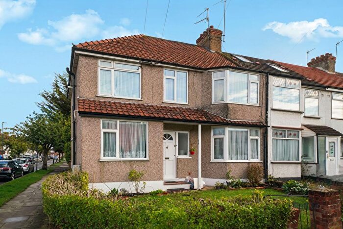 2 Bedroom Maisonette To Rent In Roxeth Green Avenue, Harrow, HA2