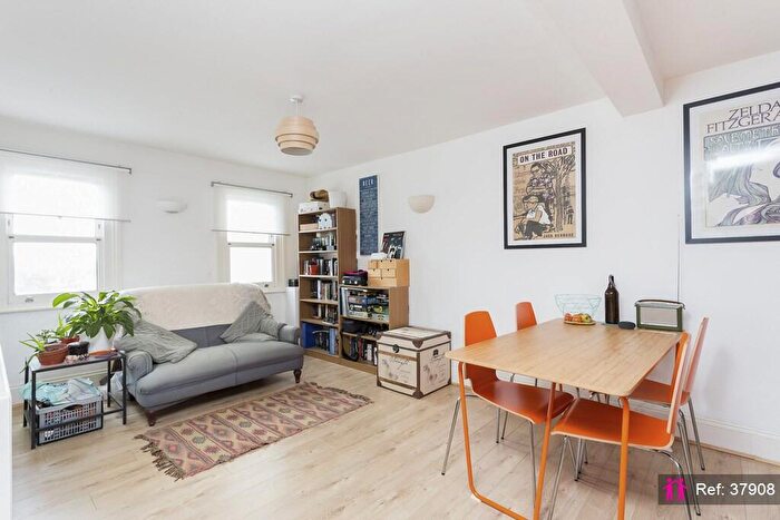 2 Bedroom Apartment To Rent In Kirkdale, London, SE26