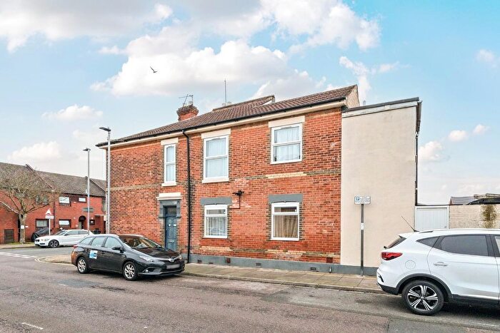 1 Bedroom Flat For Sale In Clive Road, Portsmouth, PO1